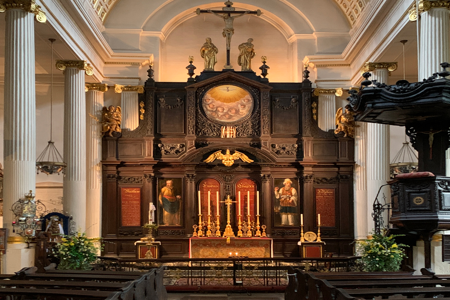 Interior lighting St Magnus the Martyr