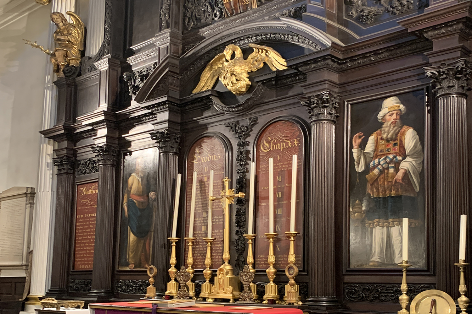 Interior lighting St Magnus the Martyr