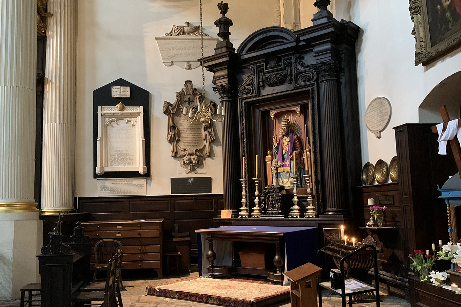 Interior lighting St Magnus the Martyr